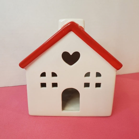 Target Spritz Valentines Day Red Ceramic Love House 2023 NEW - Picture 1 of 4